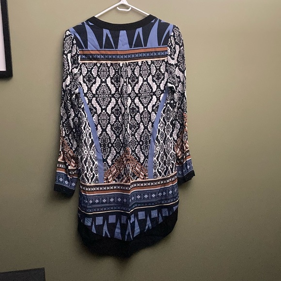 Hale Bob Blue and White 3/4 Sleeve Tunic with Graphic Relaxed Style - Picture 7 of 11